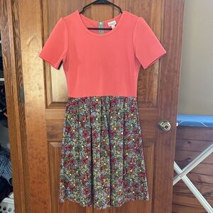 LulaRoe Amelia Coral roses pleated dress with pockets